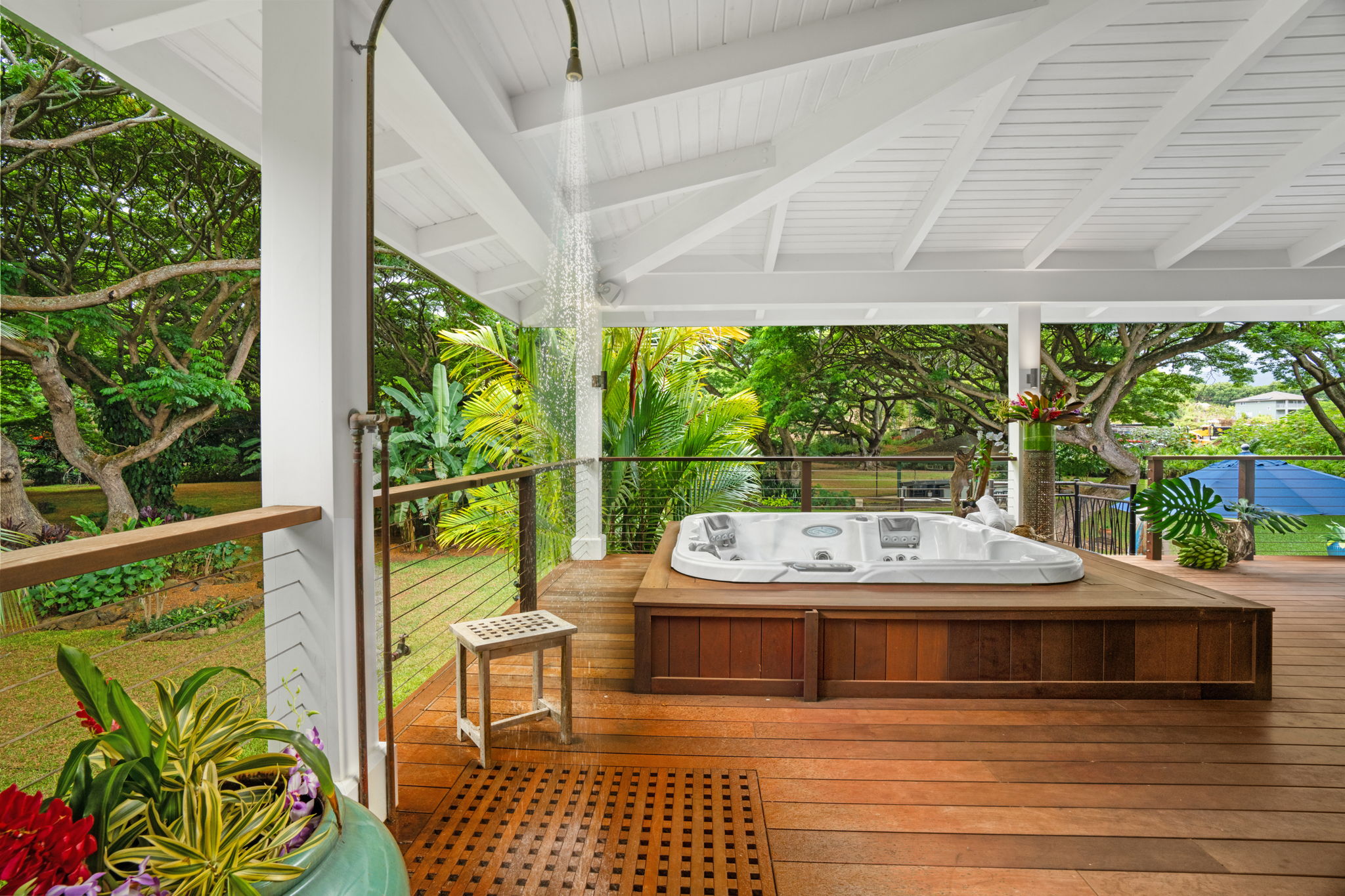 5311 A Hauaala Road Kapaa, HI 96746 - Photo 13 of 30 a balcony with table and chairs