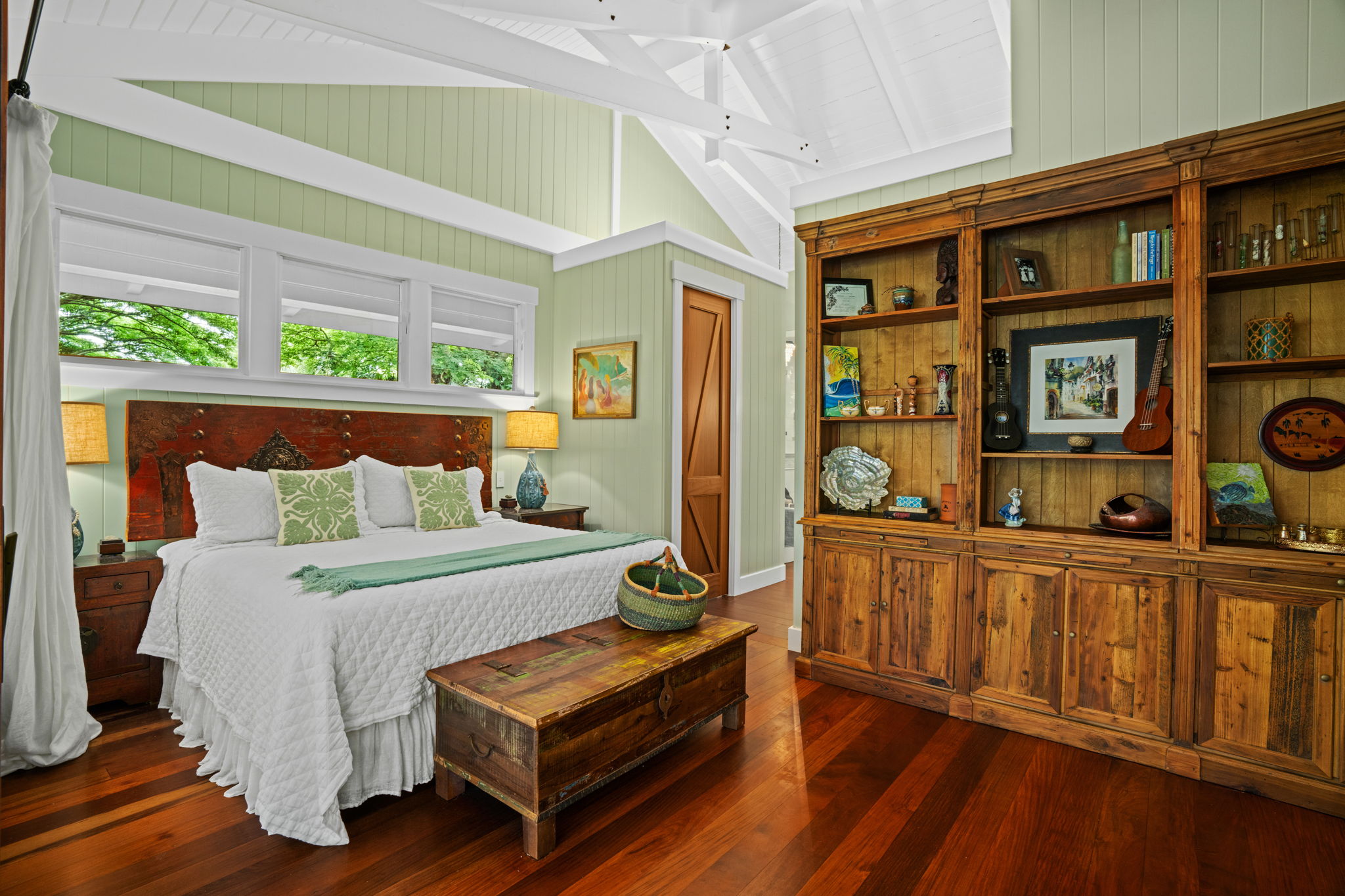 5311 A Hauaala Road Kapaa, HI 96746 - Photo 15 of 30 a bed room with a bed and a window