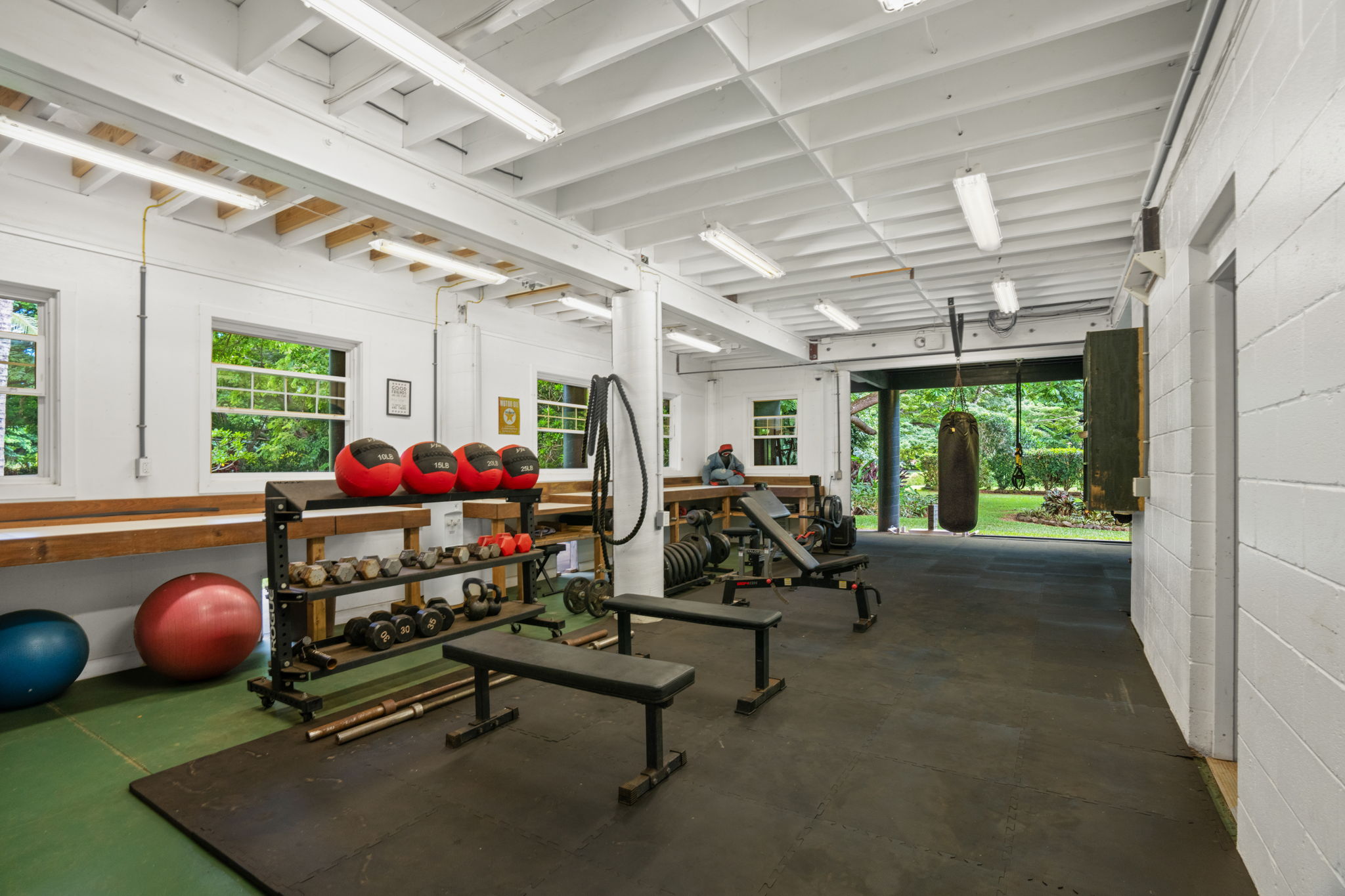 5311 A Hauaala Road Kapaa, HI 96746 - Photo 19 of 30 a living room with furniture a air conditioner vent and a window