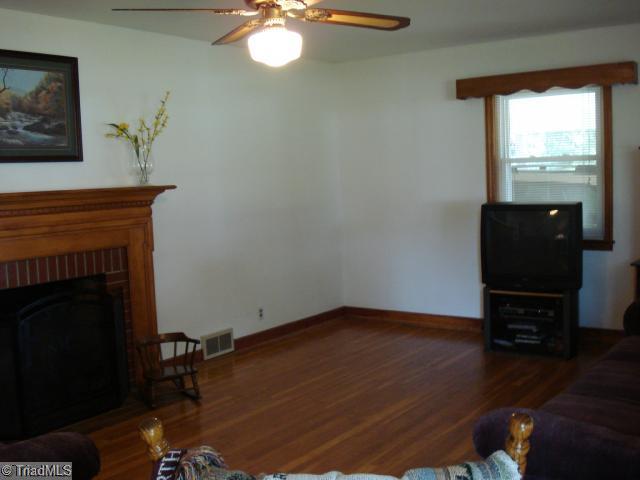 182 Eller Road Winston-Salem, NC 27107 - Photo 3 of 15 Living Room.
