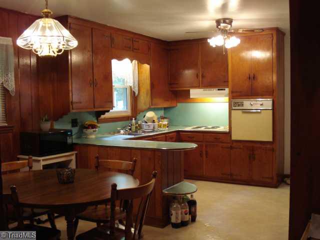 182 Eller Road Winston-Salem, NC 27107 - Photo 5 of 15 Kitchen.