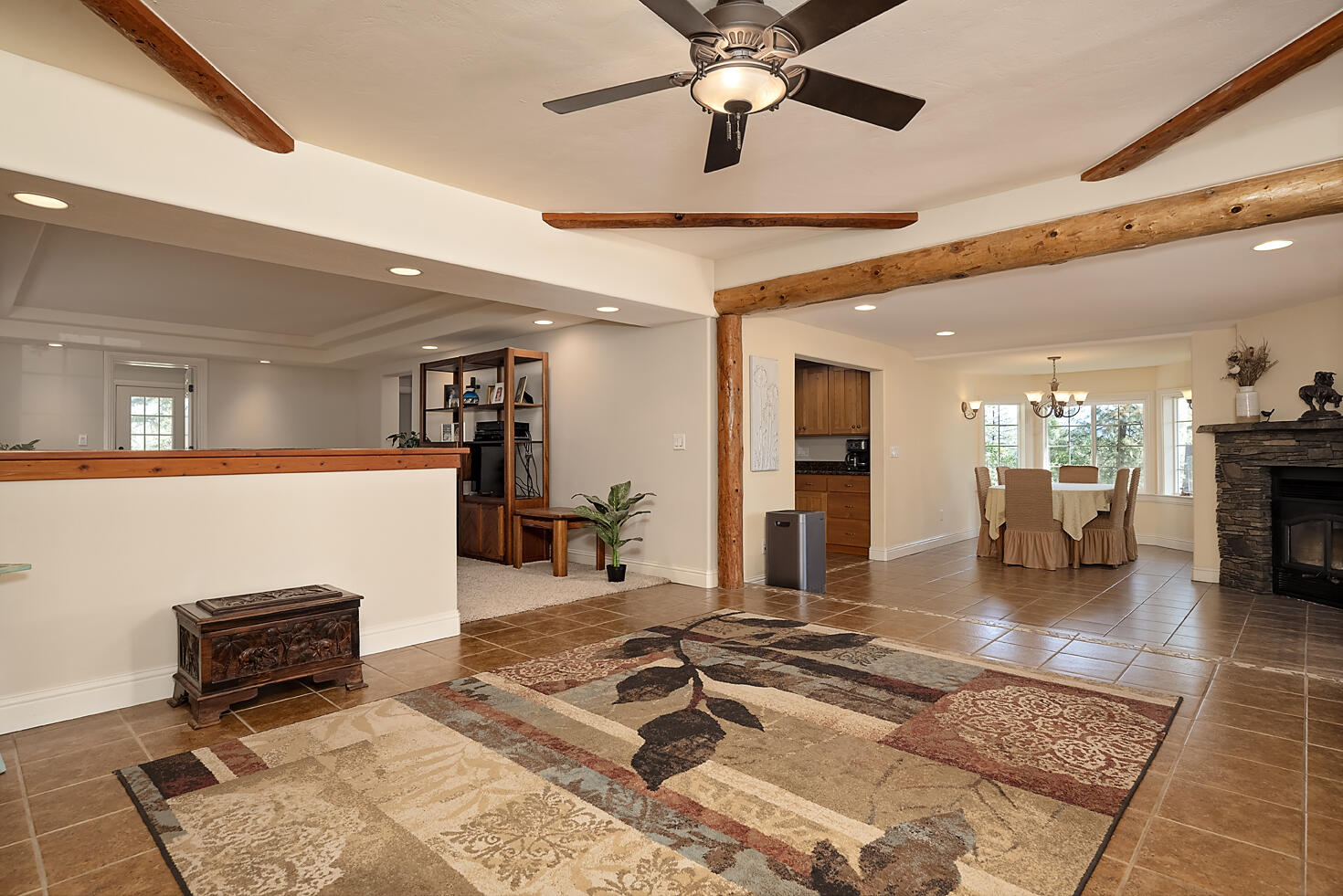 778 Ragsdale Road Trail, OR 97541 - Photo 10 of 48 Foyer