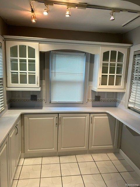 131 Chippewa Road Pontiac, MI 48341 - Photo 9 of 34