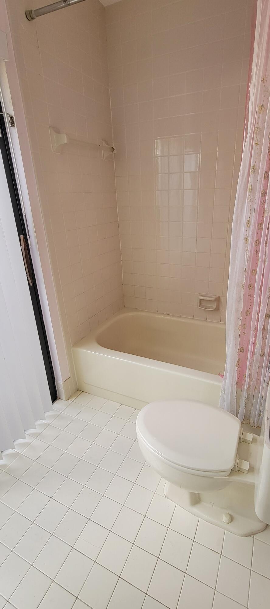 493 Southwest 28th Avenue Delray Beach, FL 33445 - Photo 25 of 48 a bathroom with a bathtub and a shower