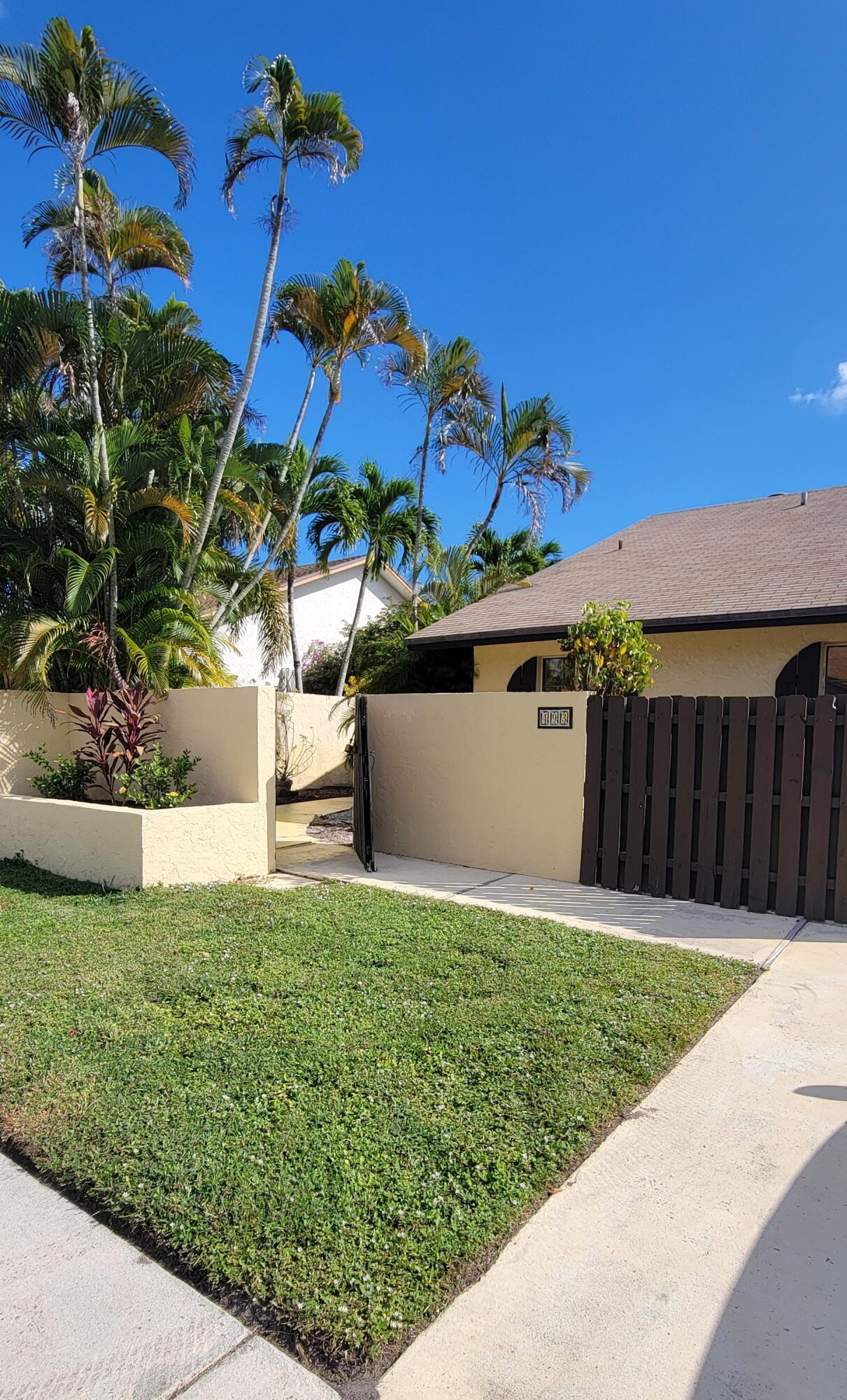 493 Southwest 28th Avenue Delray Beach, FL 33445 - Photo 4 of 48 a view of a backyard