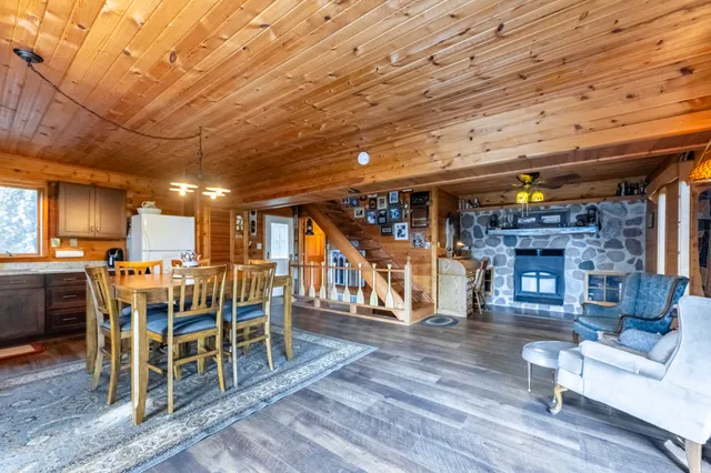 $779,000 | 9642 Highway 35, De Soto, WI 54624