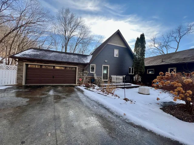 $779,000 | 9642 Highway 35, De Soto, WI 54624