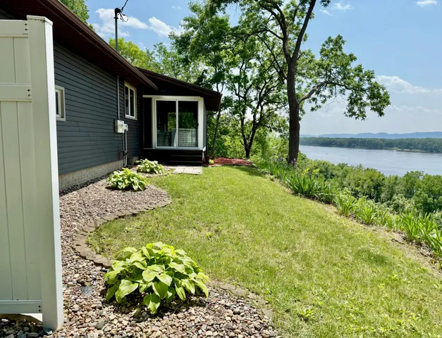 $779,000 | 9642 Highway 35, De Soto, WI 54624