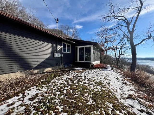 $779,000 | 9642 Highway 35, De Soto, WI 54624