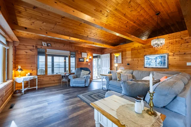 $779,000 | 9642 Highway 35, De Soto, WI 54624