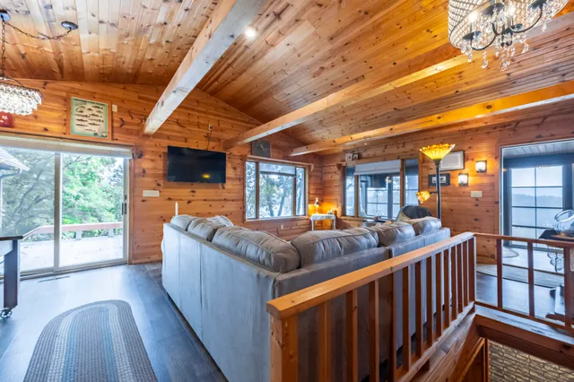 $779,000 | 9642 Highway 35, De Soto, WI 54624