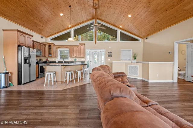 $899,900 | 1466 Deerfield Way, La Follette, TN 37766