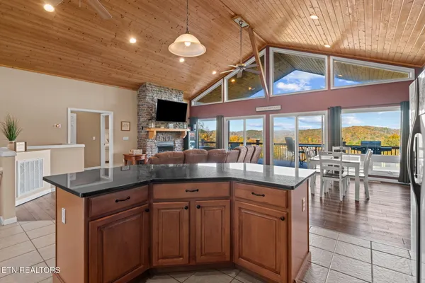 $899,900 | 1466 Deerfield Way, La Follette, TN 37766