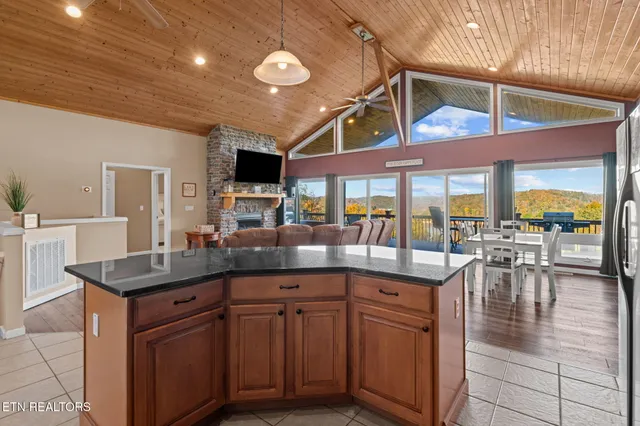 $899,900 | 1466 Deerfield Way, La Follette, TN 37766