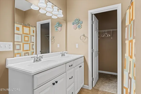 $899,900 | 1466 Deerfield Way, La Follette, TN 37766