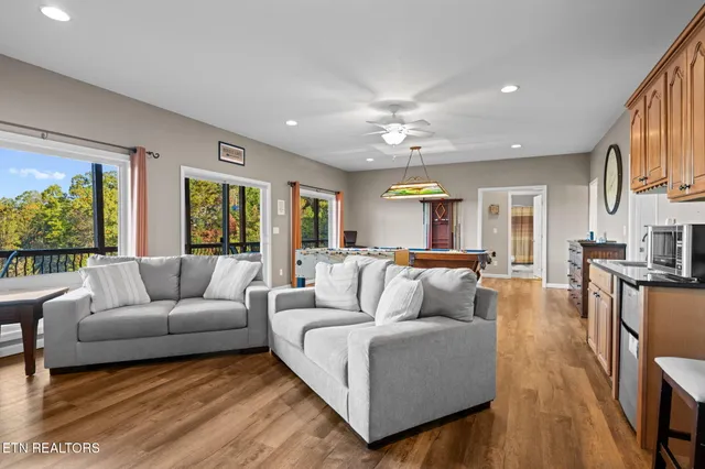 $899,900 | 1466 Deerfield Way, La Follette, TN 37766