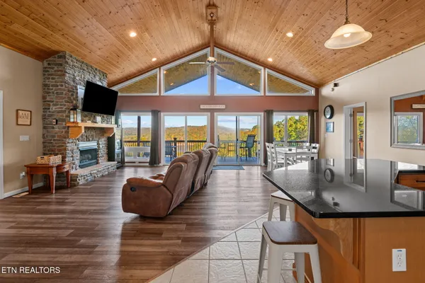 $899,900 | 1466 Deerfield Way, La Follette, TN 37766