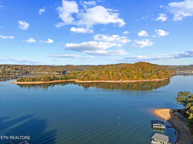 $899,900 | 1466 Deerfield Way, La Follette, TN 37766