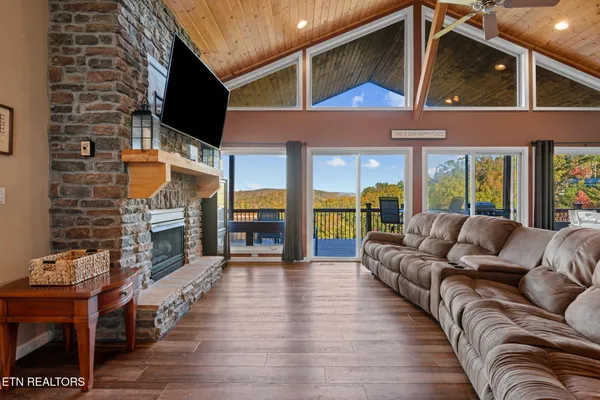 $899,900 | 1466 Deerfield Way, La Follette, TN 37766