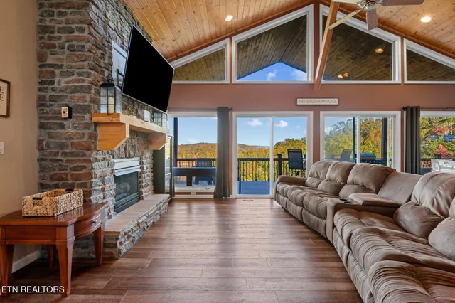 $899,900 | 1466 Deerfield Way, La Follette, TN 37766