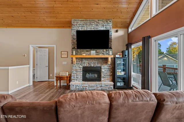 $899,900 | 1466 Deerfield Way, La Follette, TN 37766