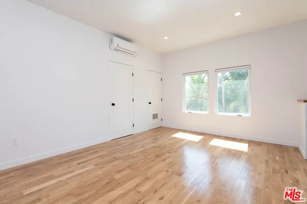$2,195 | 3700 Sunset Boulevard, Los Angeles, CA 90026