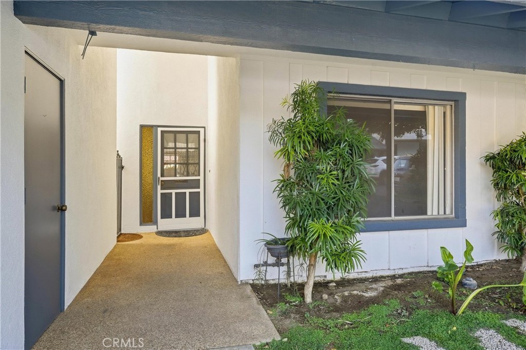 19432 Oak Crossing Road Newhall, CA 91321 - Photo 2 of 18 Gallery Image 2
