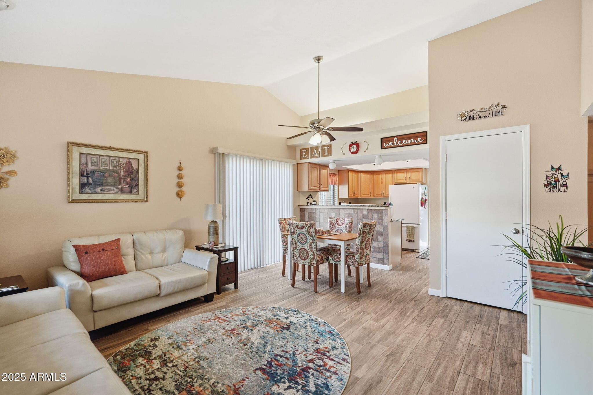 542 South Higley Road, Unit 90 Mesa, AZ 85206 - Photo 6 of 25 Living Room