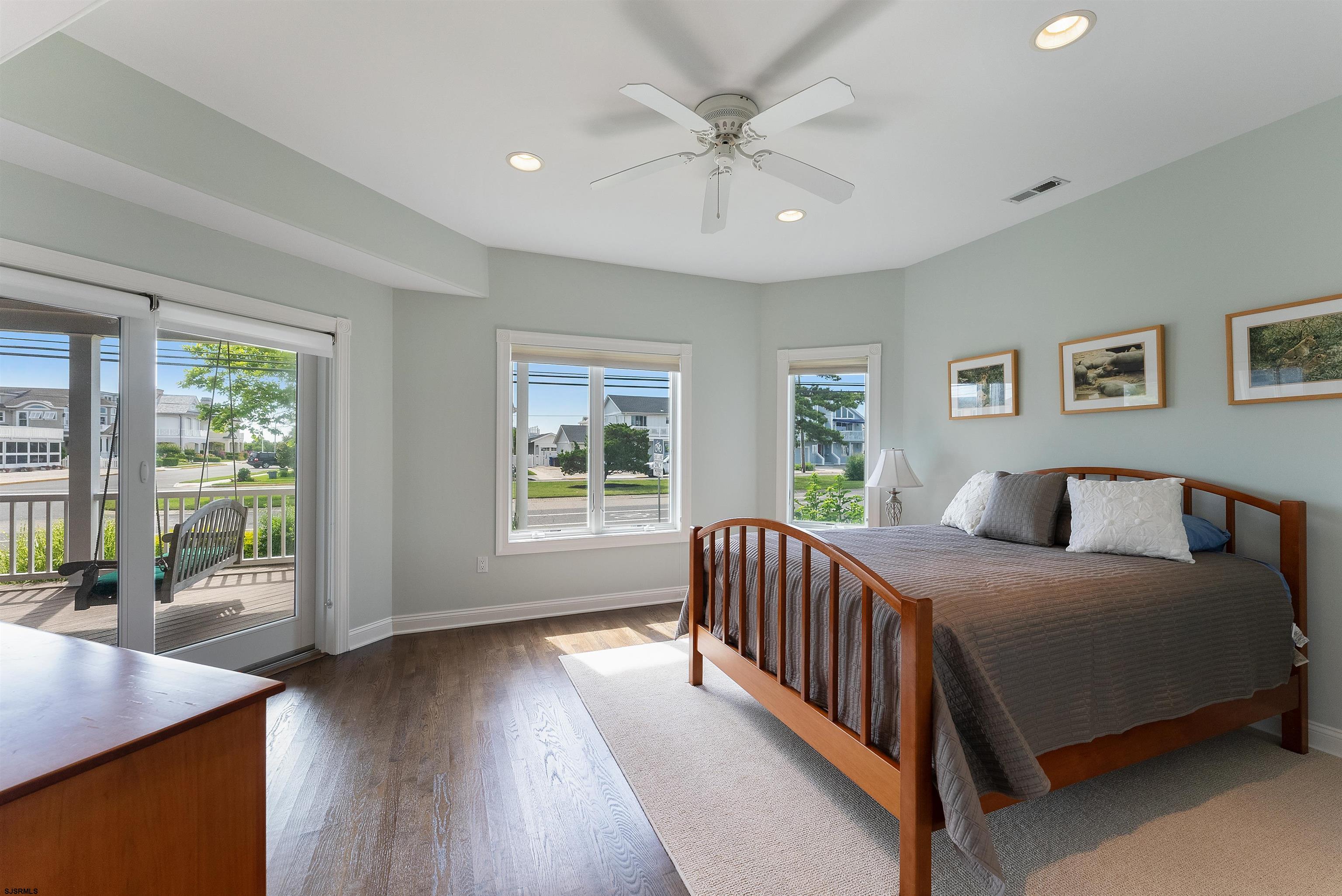 11901 2nd Avenue Stone Harbor, NJ 08247 - Photo 13 of 40 a bedroom with a bed and a large window