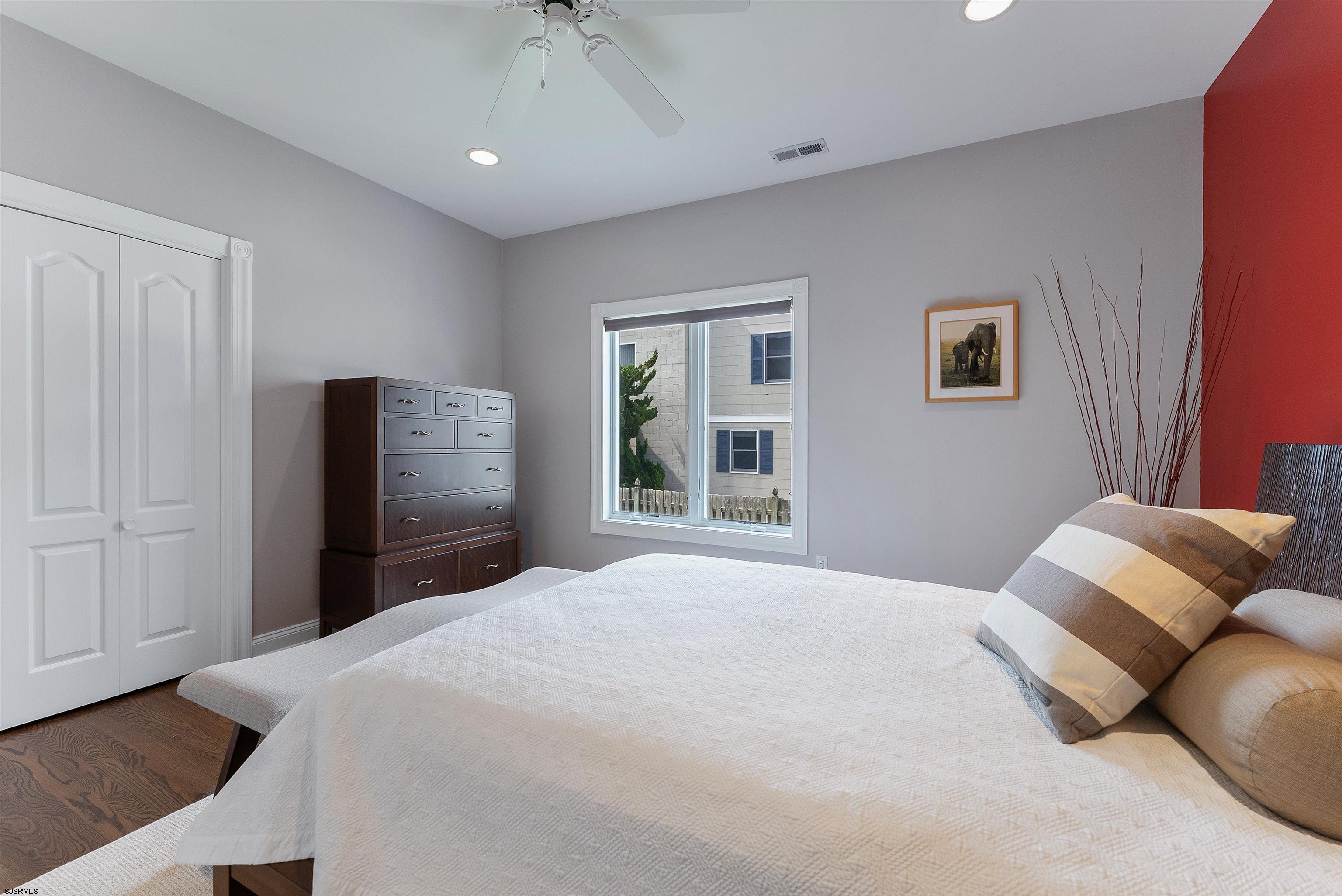 11901 2nd Avenue Stone Harbor, NJ 08247 - Photo 19 of 40 a bedroom with a bed and a couch