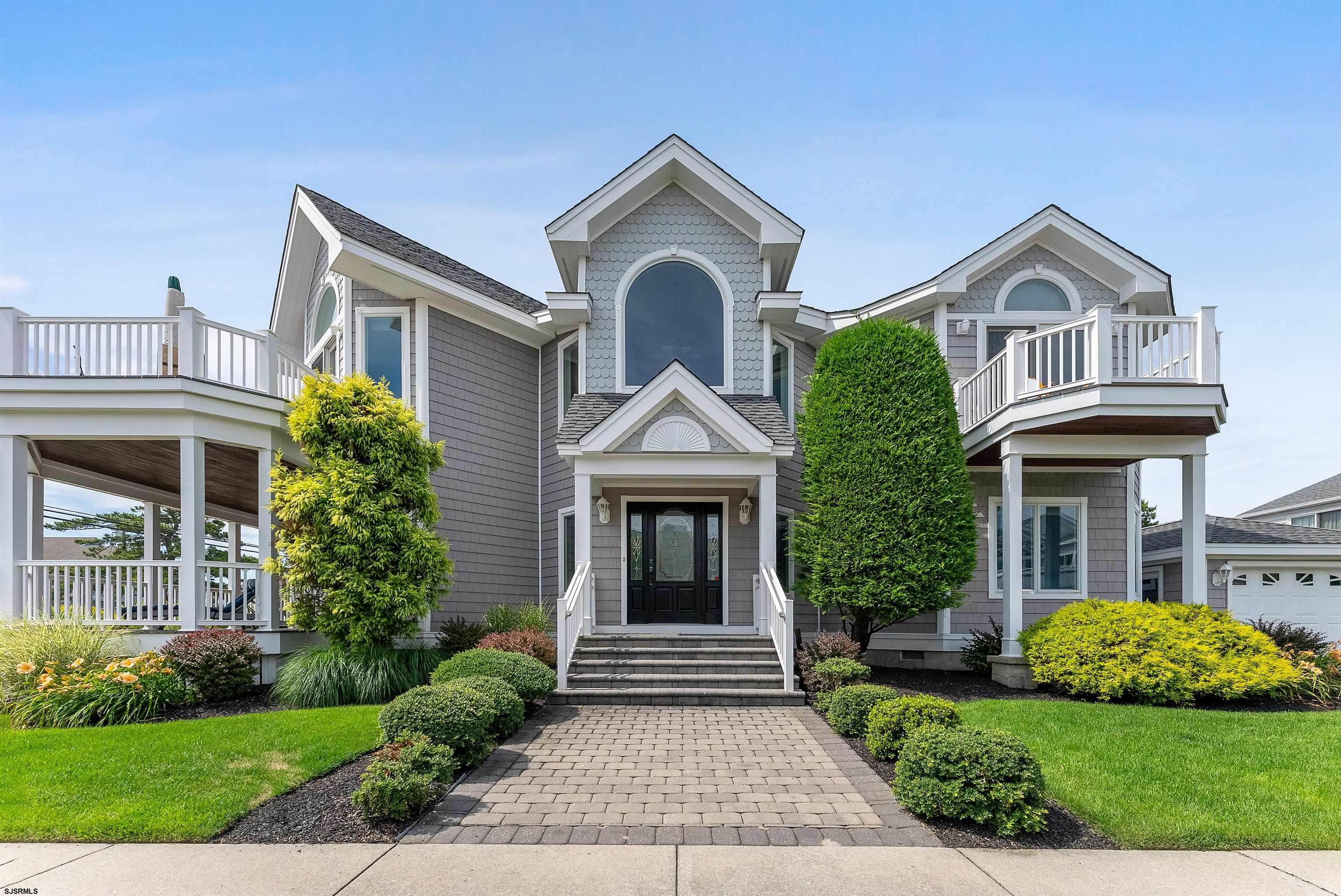 11901 2nd Avenue Stone Harbor, NJ 08247 - Photo 2 of 40 a front view of a house with garden