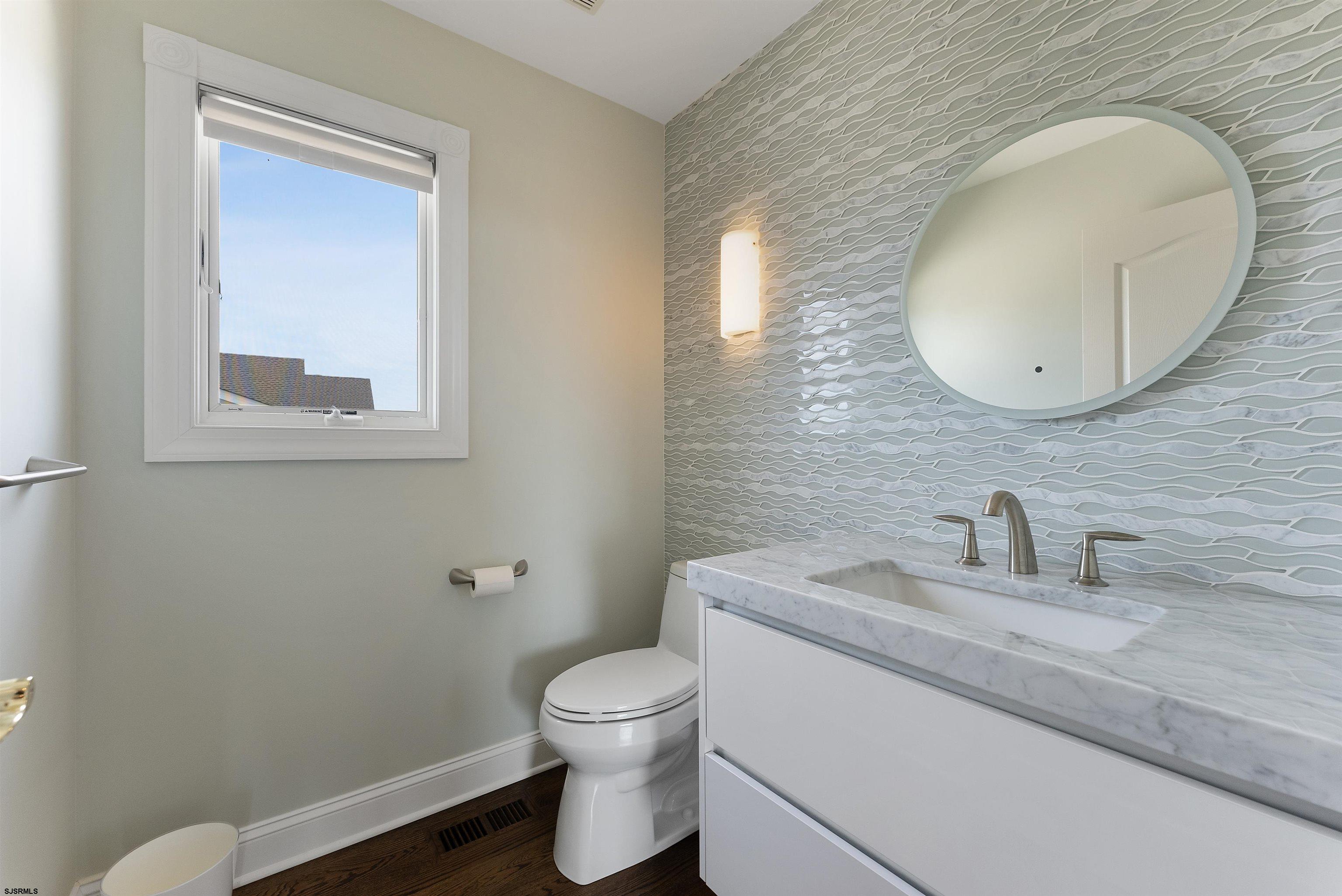 11901 2nd Avenue Stone Harbor, NJ 08247 - Photo 31 of 40 a bathroom with a toilet a sink and mirror