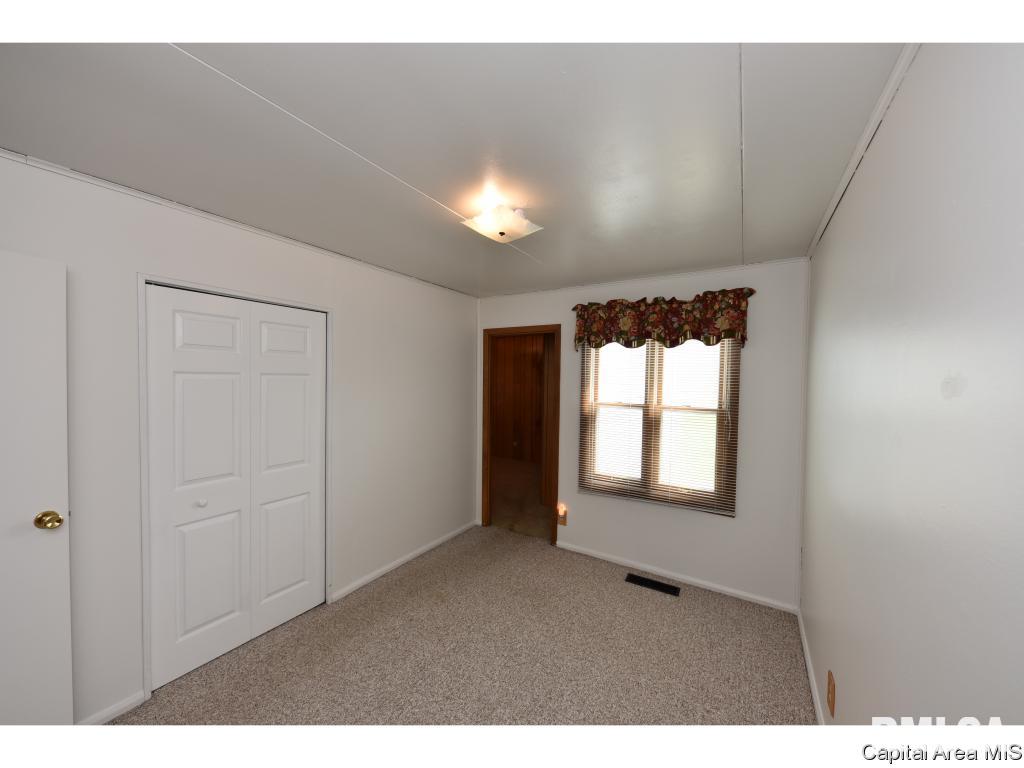 2436 East Wilshire Road Springfield, IL 62703 - Photo 13 of 35