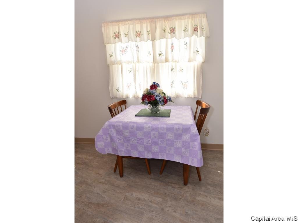 2436 East Wilshire Road Springfield, IL 62703 - Photo 8 of 35