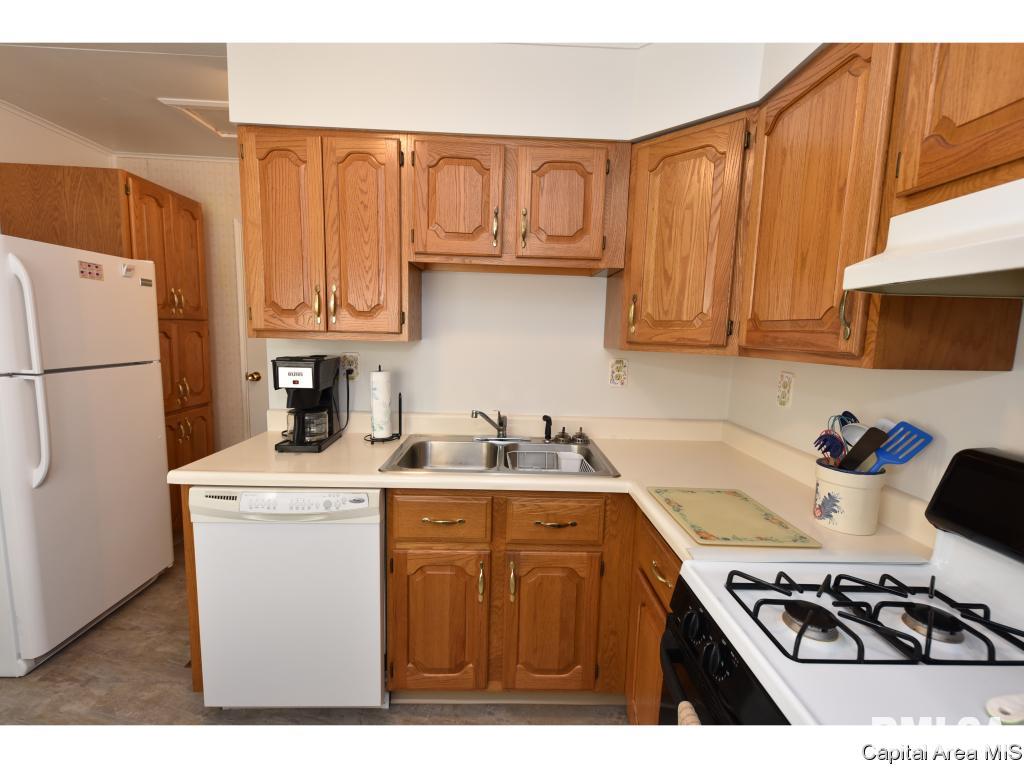 2436 East Wilshire Road Springfield, IL 62703 - Photo 10 of 35
