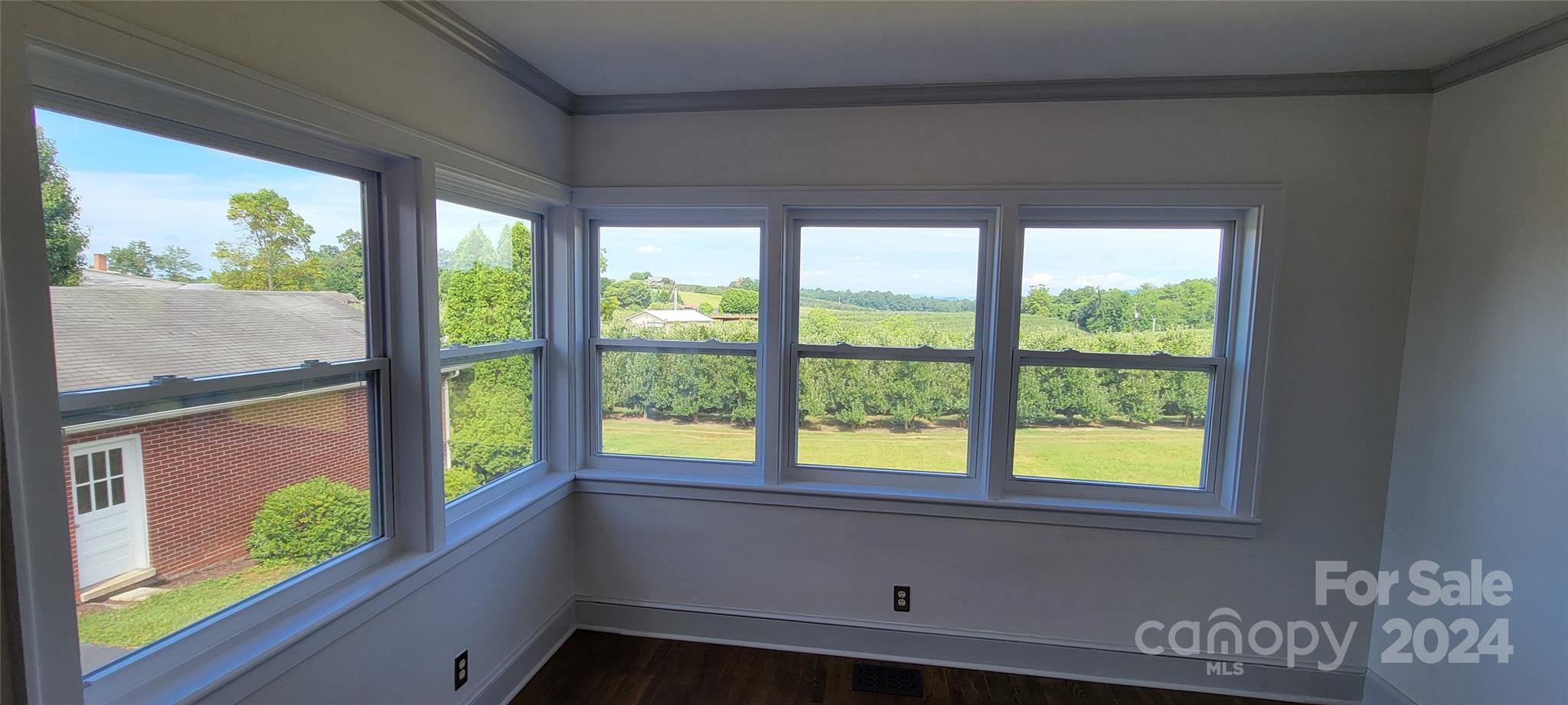 687 Ridge Road Hendersonville, NC 28792 - Photo 21 of 48 Gallery Image 21