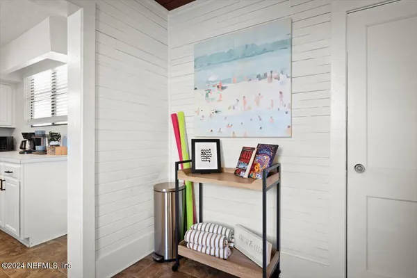 a view of an entryway with workspace