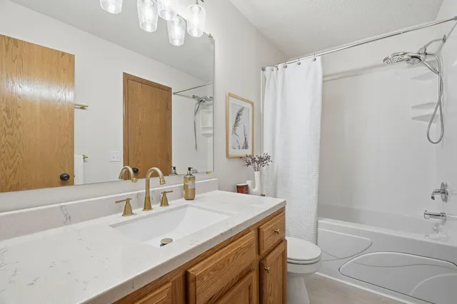 $259,900 | 2037 Gresham Avenue North, Oakdale, MN 55128