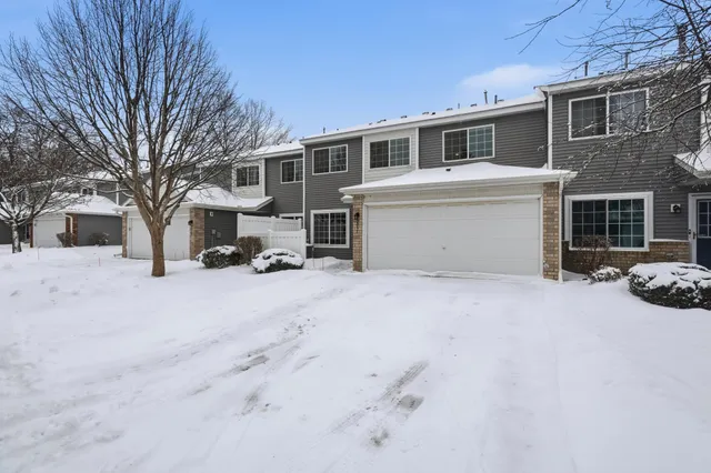 $259,900 | 2037 Gresham Avenue North, Oakdale, MN 55128
