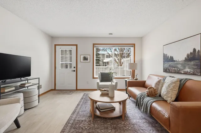 $259,900 | 2037 Gresham Avenue North, Oakdale, MN 55128