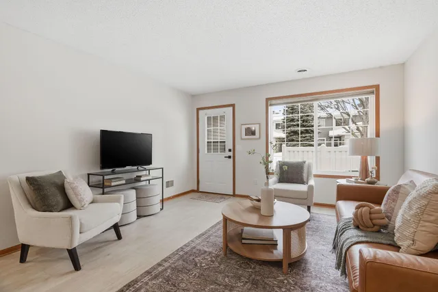 $259,900 | 2037 Gresham Avenue North, Oakdale, MN 55128