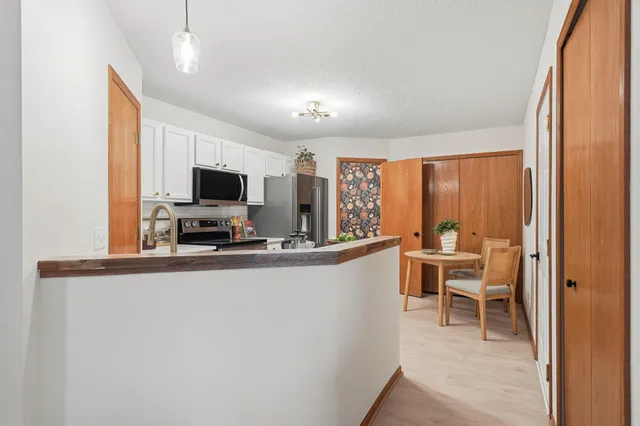 $259,900 | 2037 Gresham Avenue North, Oakdale, MN 55128