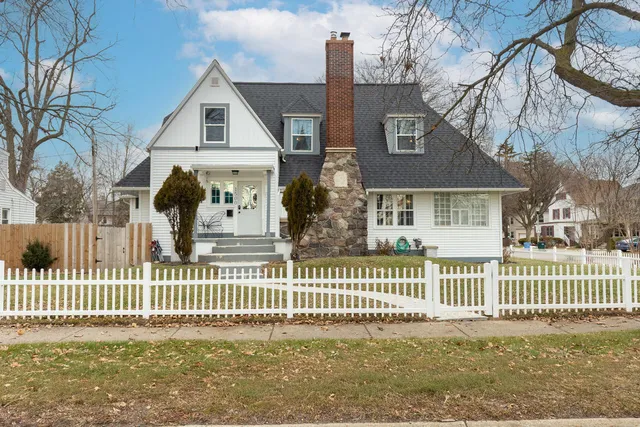 $240,000 | 1500 West St Joseph Street, Lansing, MI 48915