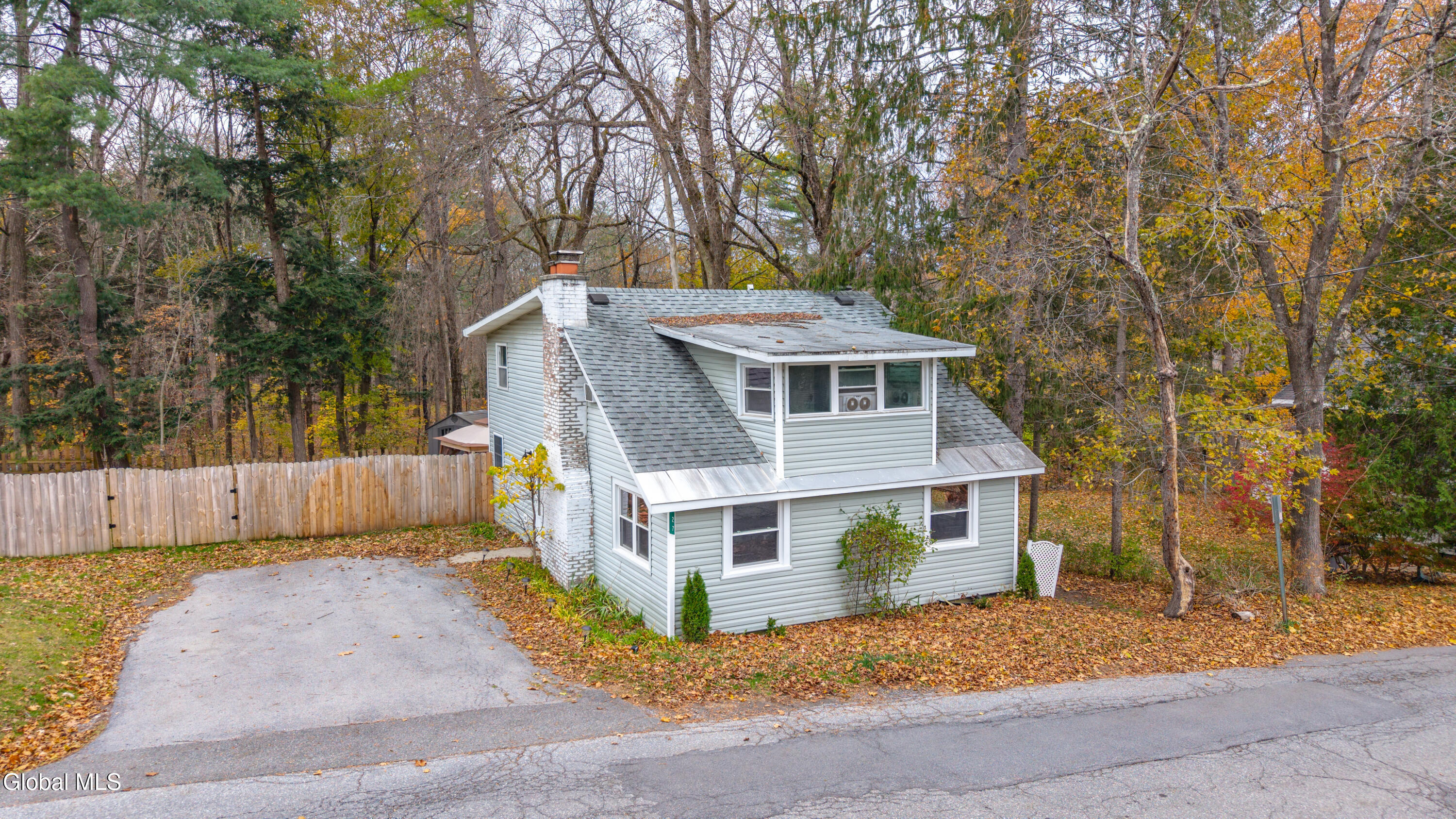 27 Eastside Dr - Front View