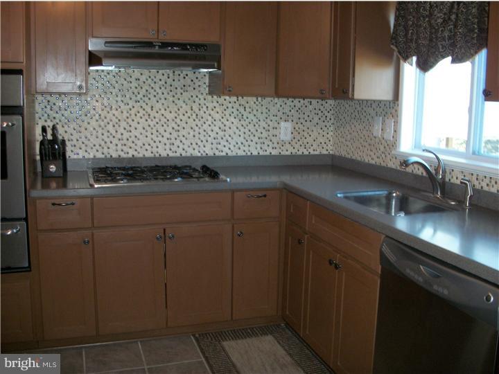989 Marian Road Warminster, PA 18974 - Photo 6 of 22 Kitchen