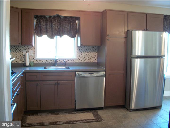 989 Marian Road Warminster, PA 18974 - Photo 7 of 22 Kitchen