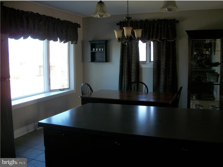 989 Marian Road Warminster, PA 18974 - Photo 8 of 22 Dining Room