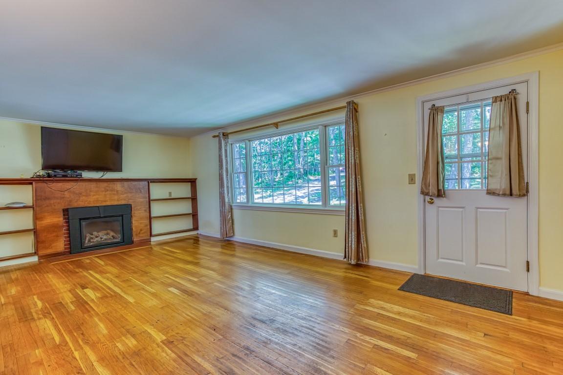 22 Barn Road Trevett, ME 04571 - Photo 14 of 28 living room