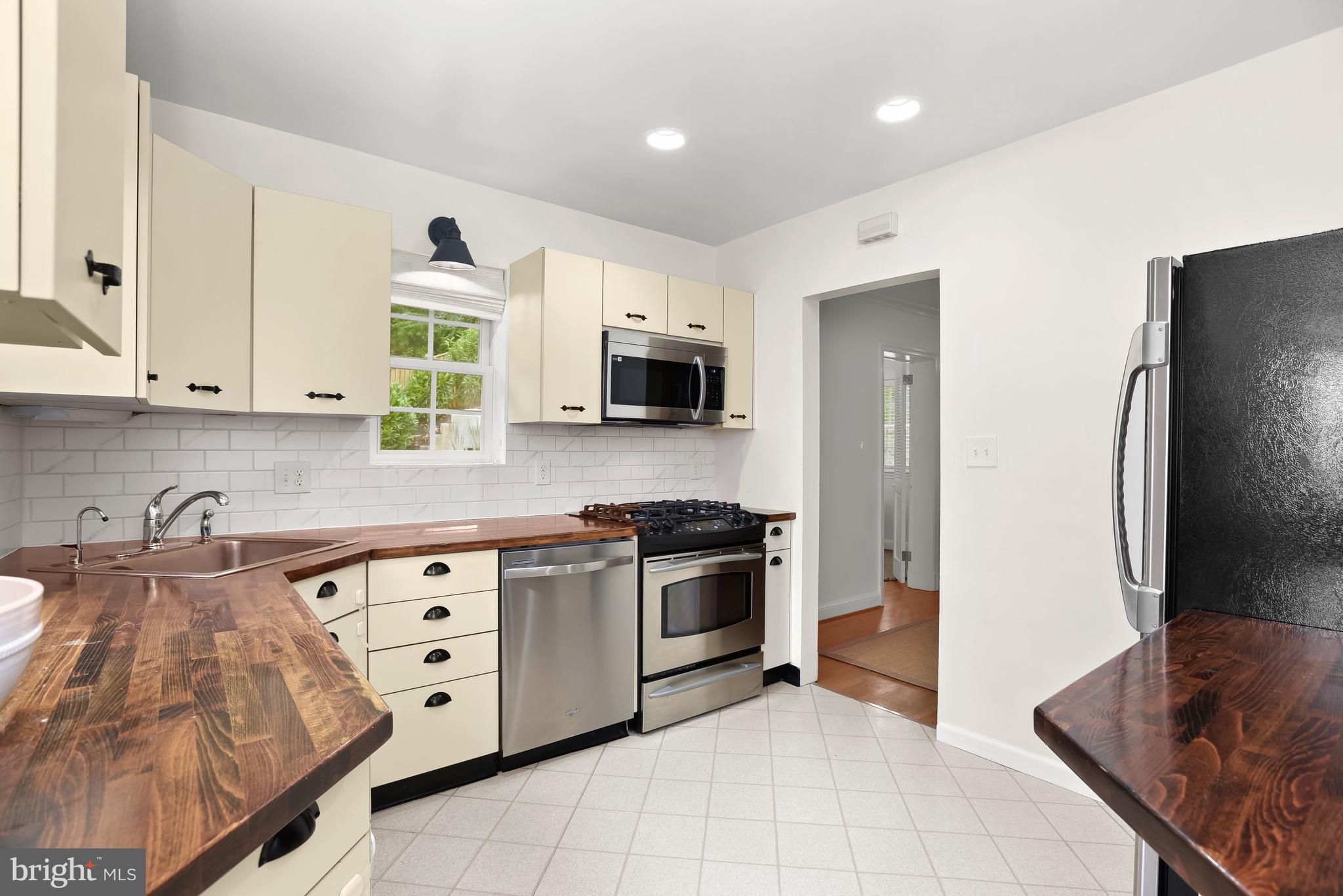10318 Crestmoor Drive Silver Spring, MD 20901 - Photo 15 of 38 Kitchen