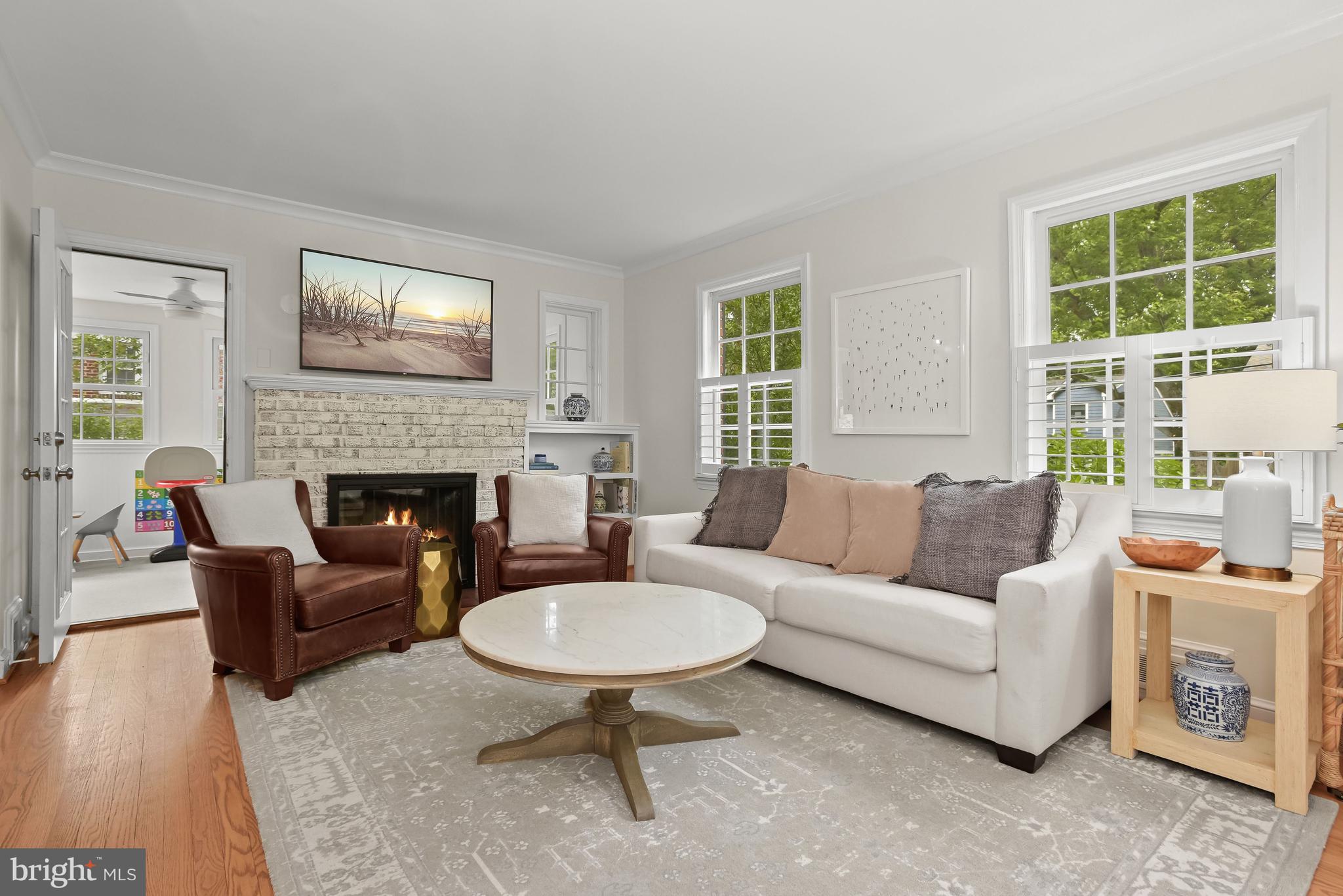 10318 Crestmoor Drive Silver Spring, MD 20901 - Photo 4 of 38 Living Room